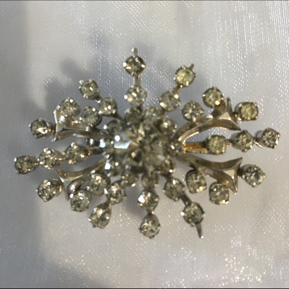 Vintage‎ riveted clear rhinestone brooch